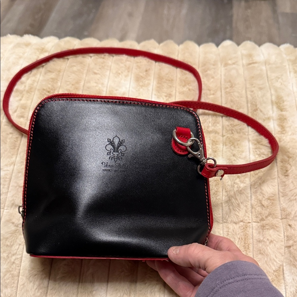 Vera Pelle Black and Red Leather Crossbody Bag
